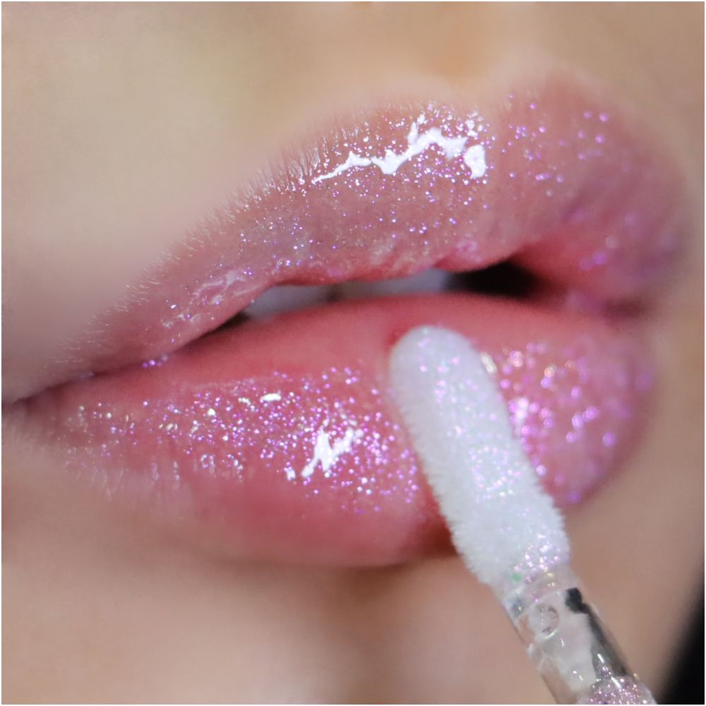 Xunfete Chameleon Dream Series Lip Gloss with Fine Glitter and High Brightness Mirror like Texture Transparent and Moisturizing Sparkling and Explosive Color Changing Effect image 2